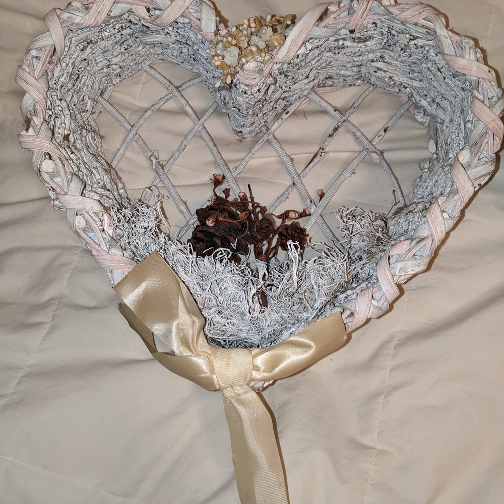 Heart-Shaped Wicker Baskets with Ribbon - Picture 3 of 9